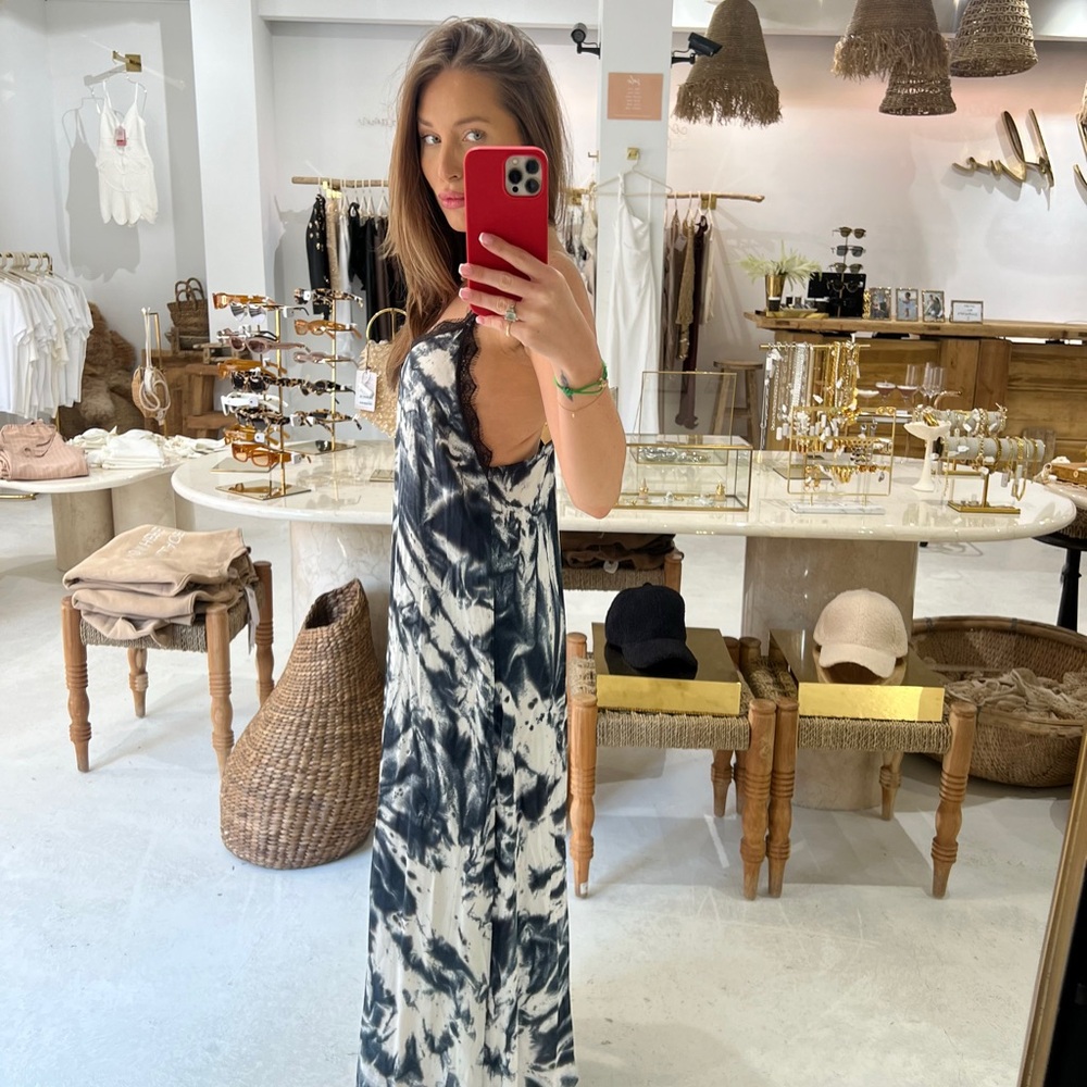 Elegant Tie-Dye Maxi Dress